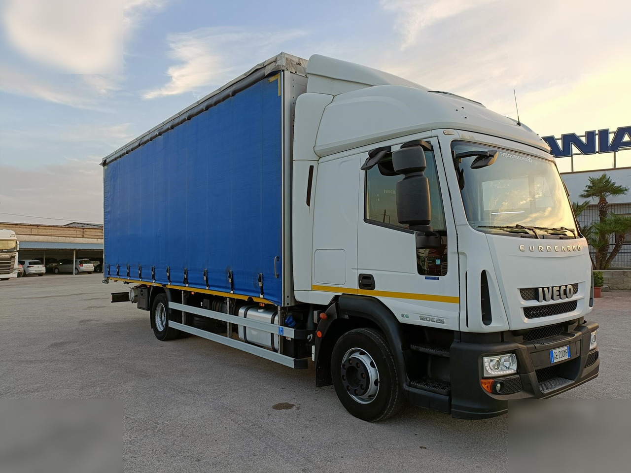 IVECO EUROCARGO 120E25 - Camion à rideaux coulissants: photos 3 IVECO EUROCARGO 120E25 - Camion à rideaux coulissants: photos 3