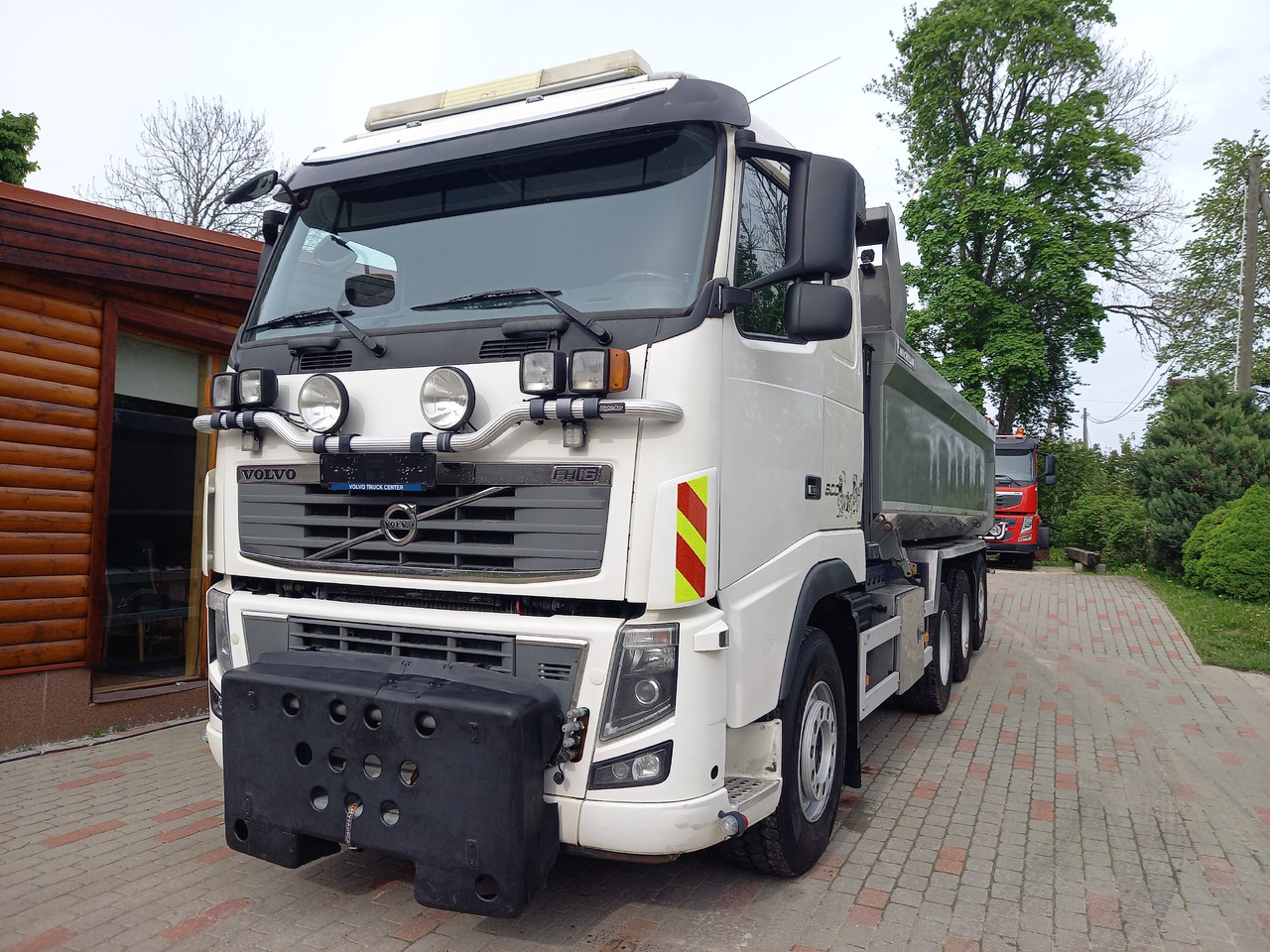 VOLVO FH16, 8x4, BIG AXLES, RETARDER, GW 39500 KG - Camion benne: photos 3 VOLVO FH16, 8x4, BIG AXLES, RETARDER, GW 39500 KG - Camion benne: photos 3