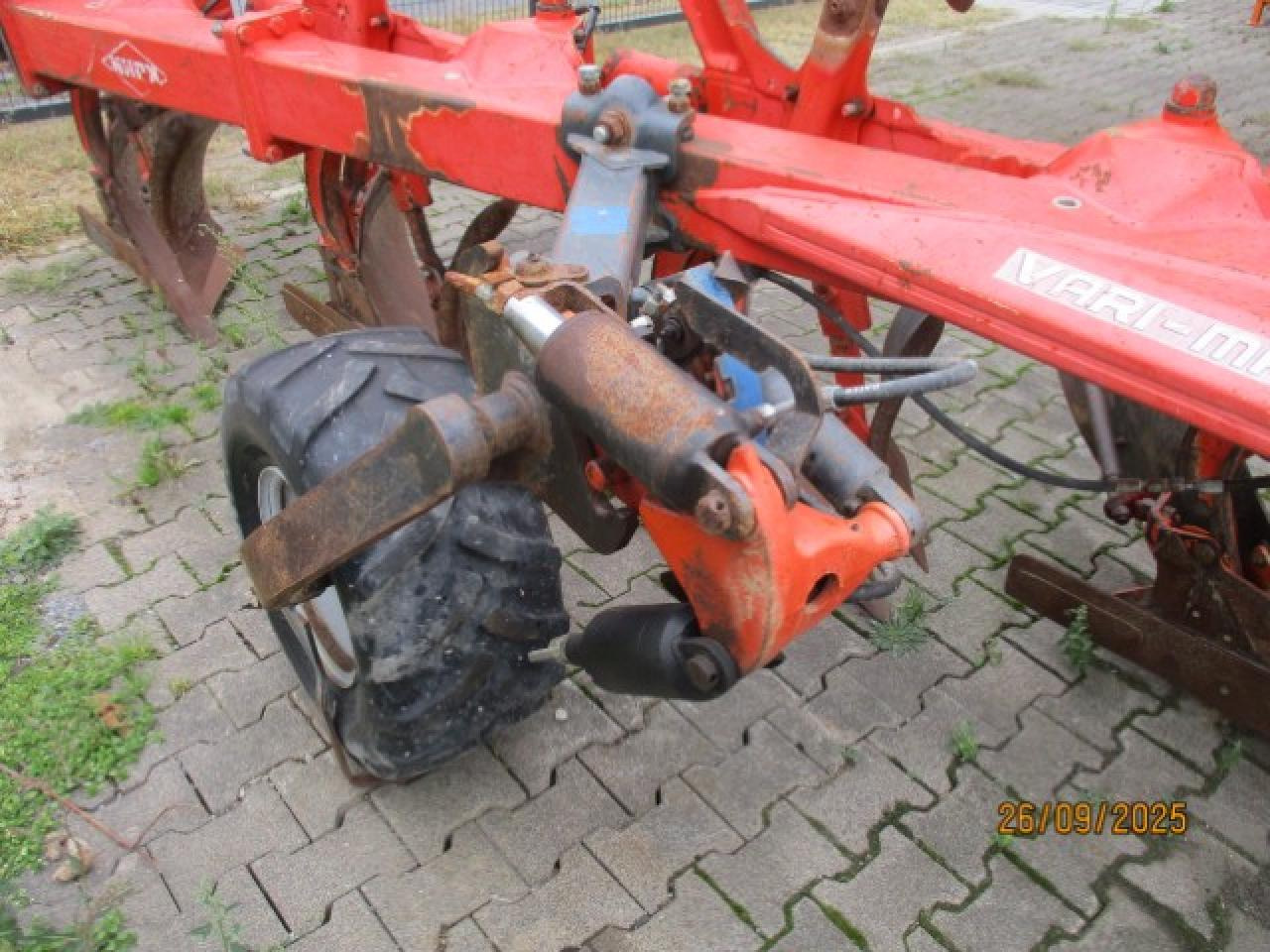 Kuhn Varimaster 152 NSH - Charrue: photos 5 Kuhn Varimaster 152 NSH - Charrue: photos 5