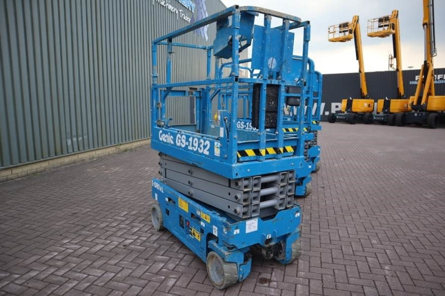 Genie GS1932 E-Drive Several In Stock, 8m Working Height - Nacelle ciseaux: photos 3 Genie GS1932 E-Drive Several In Stock, 8m Working Height - Nacelle ciseaux: photos 3