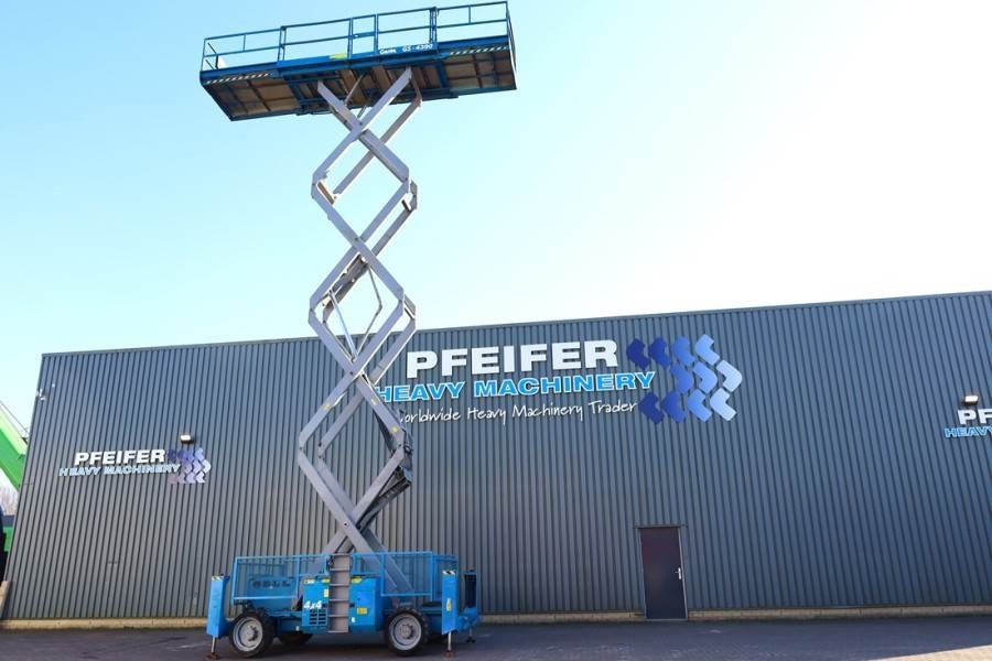 Genie GS4390 Diesel, 4x4 Drive, 15m Working Height, 680k - Nacelle ciseaux: photos 2 Genie GS4390 Diesel, 4x4 Drive, 15m Working Height, 680k - Nacelle ciseaux: photos 2