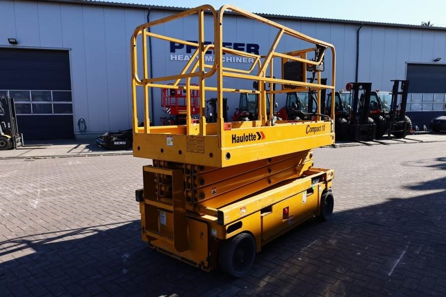 Haulotte Compact 10 Electric, 10m Working Height, 450kg Cap - Nacelle ciseaux: photos 2 Haulotte Compact 10 Electric, 10m Working Height, 450kg Cap - Nacelle ciseaux: photos 2