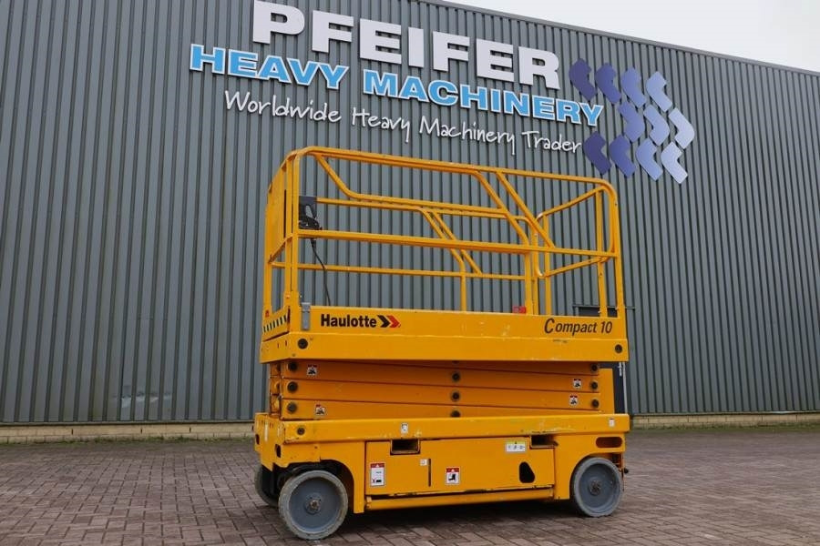 Haulotte Compact 10 Electric, 10m Working Height, 450kg Cap - Nacelle ciseaux: photos 1 Haulotte Compact 10 Electric, 10m Working Height, 450kg Cap - Nacelle ciseaux: photos 1