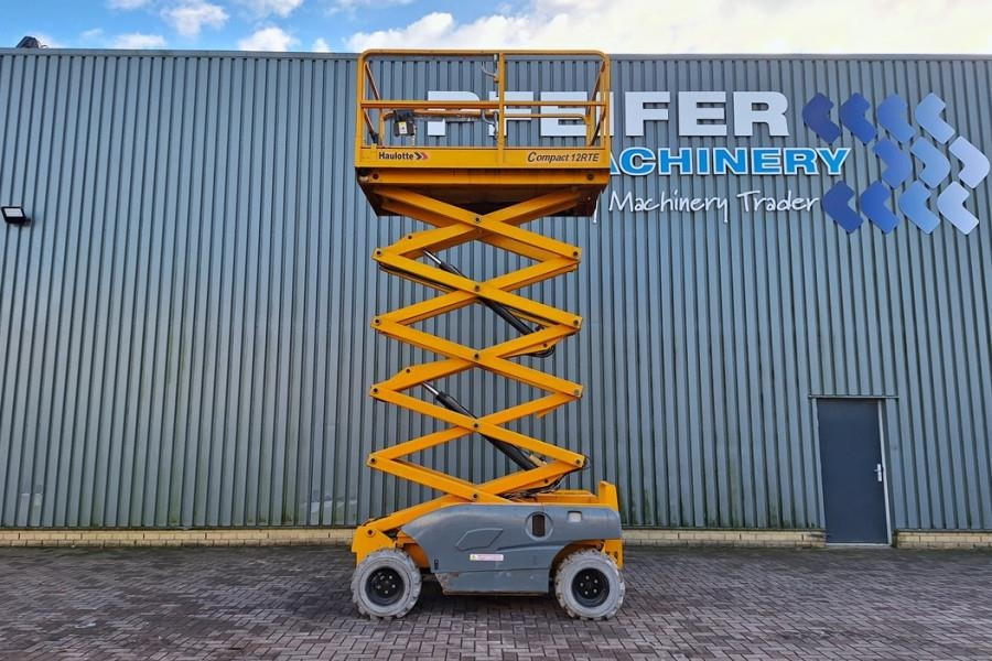 Haulotte Compact 12RTE Electric, 12m Working Height, 450kg - Nacelle ciseaux: photos 2 Haulotte Compact 12RTE Electric, 12m Working Height, 450kg - Nacelle ciseaux: photos 2