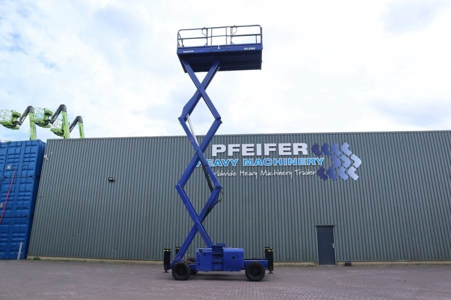 Haulotte H12SX Diesel, 4x4 Drive, 12m Working Height, 700kg - Nacelle ciseaux: photos 3 Haulotte H12SX Diesel, 4x4 Drive, 12m Working Height, 700kg - Nacelle ciseaux: photos 3