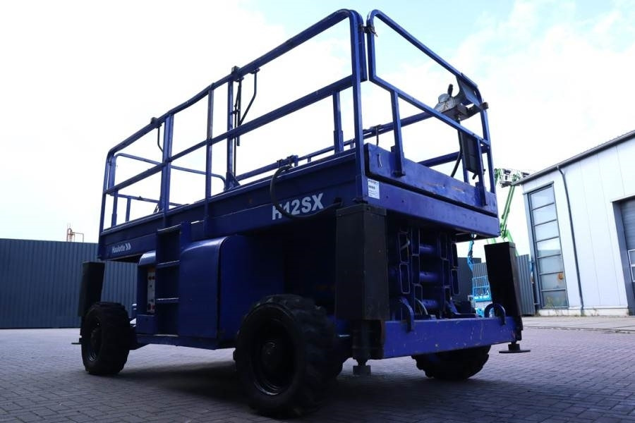 Haulotte H12SX Diesel, 4x4 Drive, 12m Working Height, 700kg - Nacelle ciseaux: photos 3 Haulotte H12SX Diesel, 4x4 Drive, 12m Working Height, 700kg - Nacelle ciseaux: photos 3