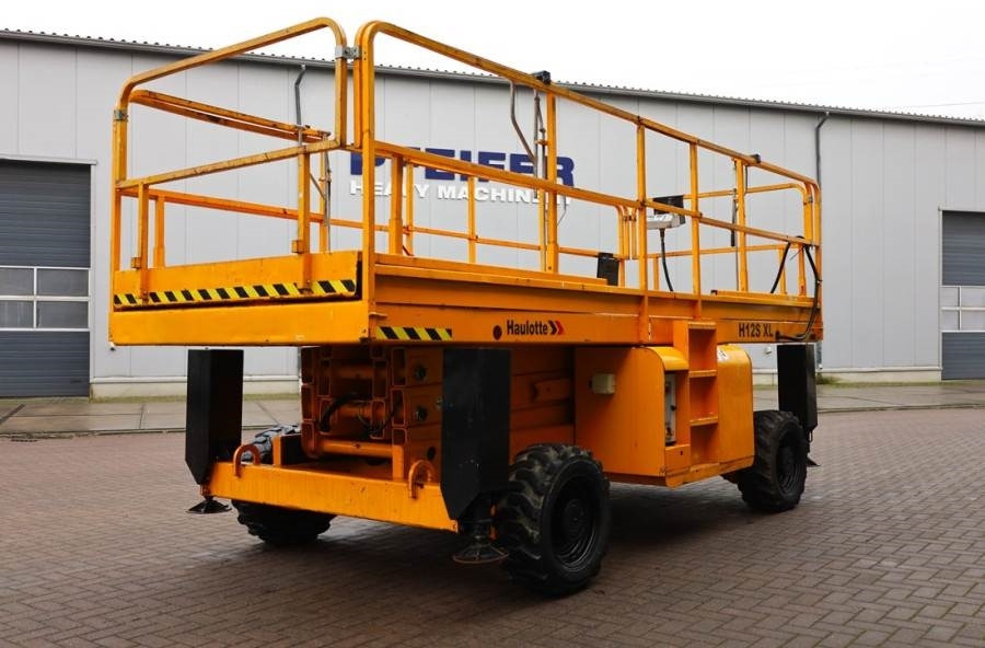 Haulotte H12SXL Diesel, 4x4 Drive, 12m Working Height, 700k - Nacelle ciseaux: photos 2 Haulotte H12SXL Diesel, 4x4 Drive, 12m Working Height, 700k - Nacelle ciseaux: photos 2