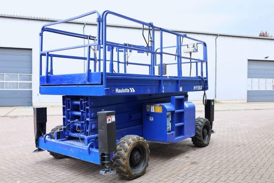 Haulotte H15SX Diesel, 4x4 Drive 15 Working Height, 500kg C - Nacelle ciseaux: photos 2 Haulotte H15SX Diesel, 4x4 Drive 15 Working Height, 500kg C - Nacelle ciseaux: photos 2