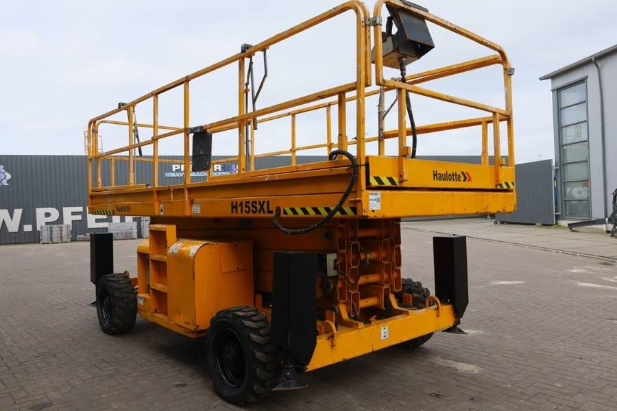 Haulotte H15SXL Diesel, 4x4 Drive, 15m Working Height, 500k - Nacelle ciseaux: photos 2 Haulotte H15SXL Diesel, 4x4 Drive, 15m Working Height, 500k - Nacelle ciseaux: photos 2