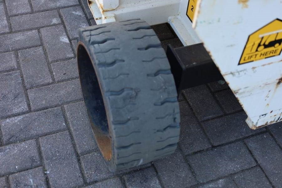 Nacelle ciseaux Holland Lift Ecostar HL-11812 Electric, 14m Working Height, 300: photos 11