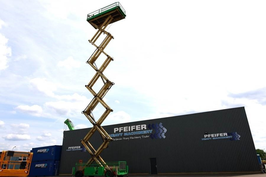Holland Lift Megastar G-320DL30-4WDS/N Diesel, 4x4x4 Drive, 34m - Nacelle ciseaux: photos 3 Holland Lift Megastar G-320DL30-4WDS/N Diesel, 4x4x4 Drive, 34m - Nacelle ciseaux: photos 3