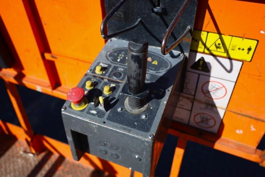 JLG M4069 Hybrid, 14.2m Working Height, 360kg Capacity - Nacelle ciseaux: photos 5 JLG M4069 Hybrid, 14.2m Working Height, 360kg Capacity - Nacelle ciseaux: photos 5
