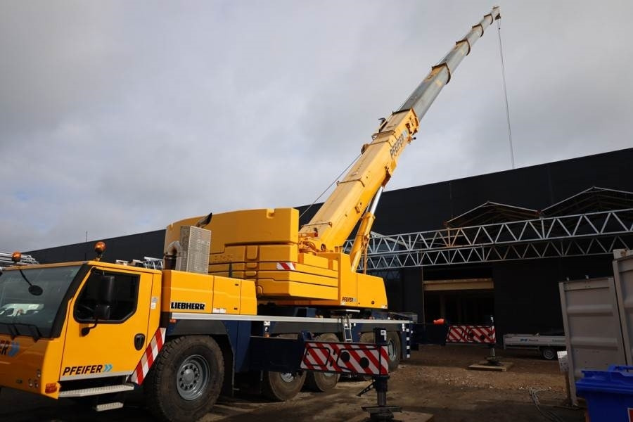 Liebherr LTM1250-5.1 Dutch Registration, Paragraph 70, 10x6 - Grue tout-terrain: photos 2 Liebherr LTM1250-5.1 Dutch Registration, Paragraph 70, 10x6 - Grue tout-terrain: photos 2