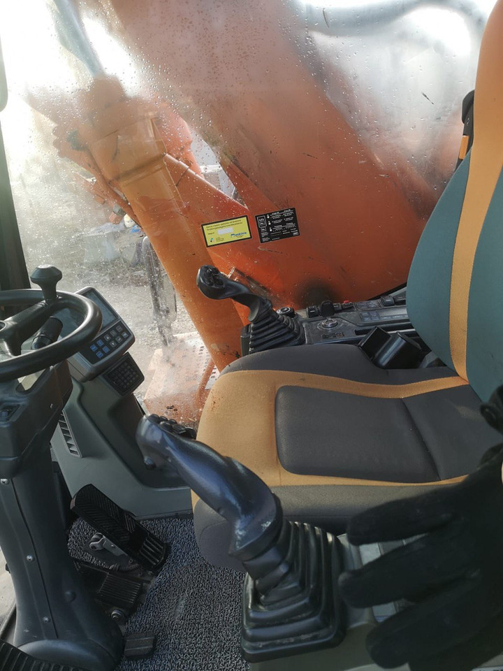 Doosan DX 140 - Pelle sur pneus: photos 4 Doosan DX 140 - Pelle sur pneus: photos 4