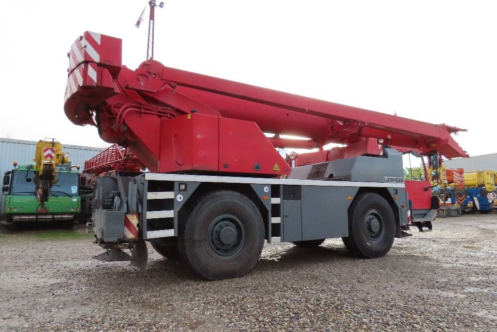 Liebherr LTM 1040-2.1 - Grue tout-terrain: photos 3 Liebherr LTM 1040-2.1 - Grue tout-terrain: photos 3