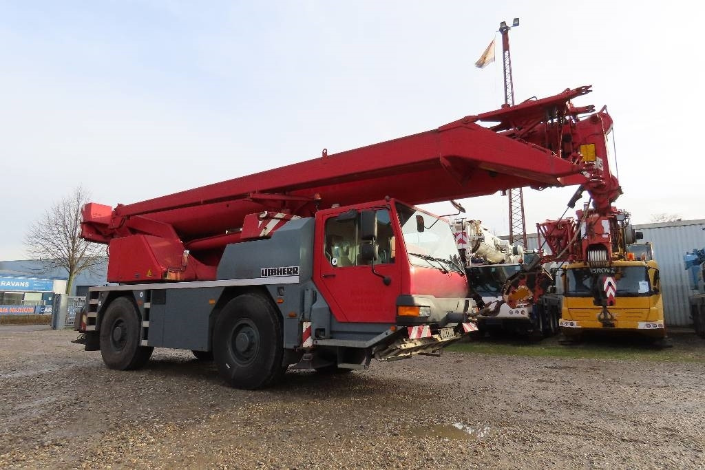 Liebherr LTM 1040-2.1 - Grue tout-terrain: photos 2 Liebherr LTM 1040-2.1 - Grue tout-terrain: photos 2