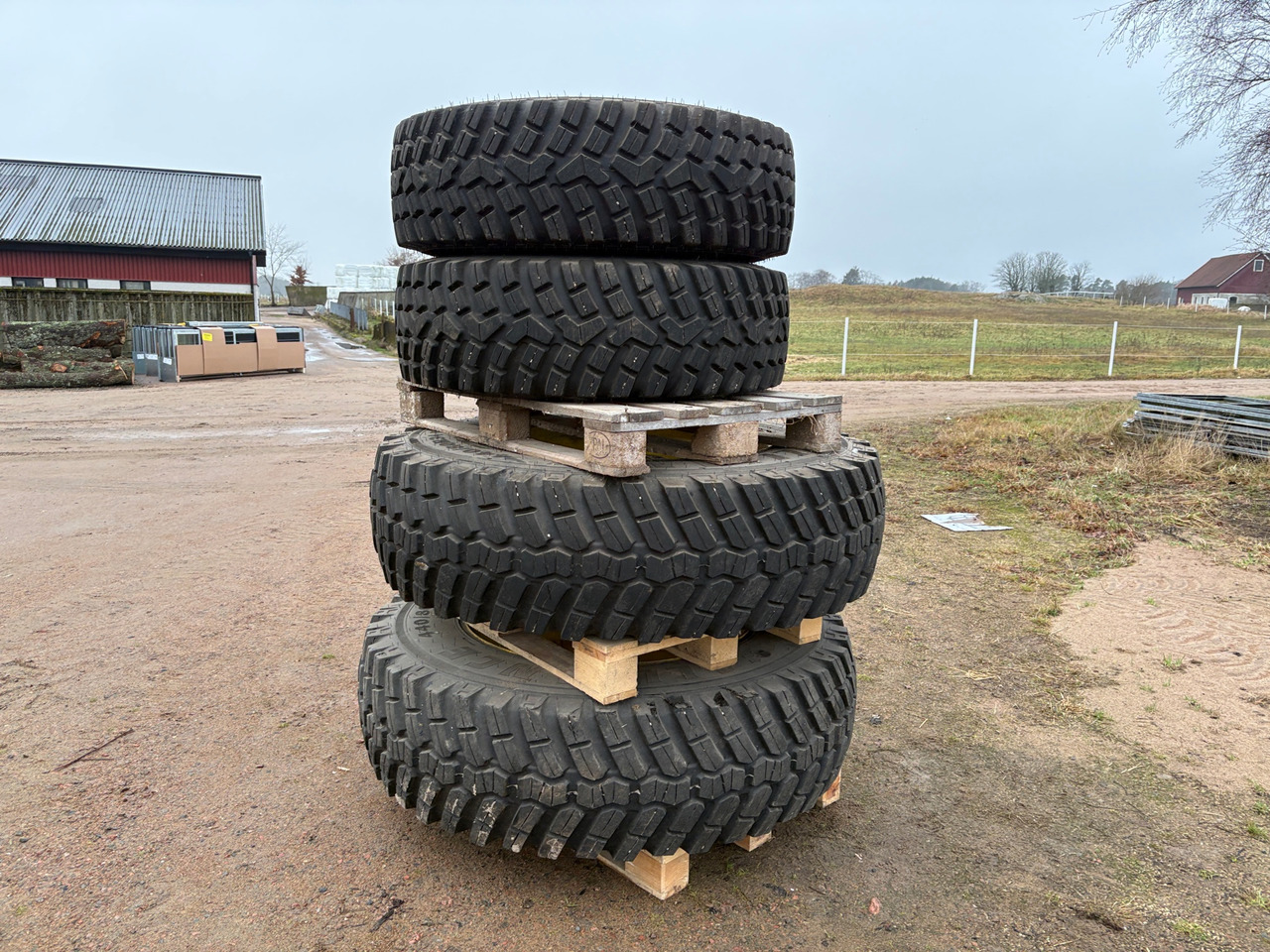 BKT & Alliance It696 & Multiuse 550 - Pneu pour Machine agricole: photos 1 BKT & Alliance It696 & Multiuse 550 - Pneu pour Machine agricole: photos 1