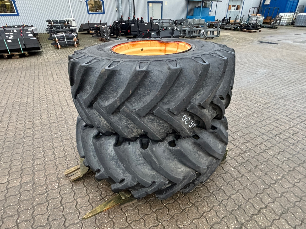 Dynapac TR-135 - Pneu pour Engins de chantier: photos 1 Dynapac TR-135 - Pneu pour Engins de chantier: photos 1