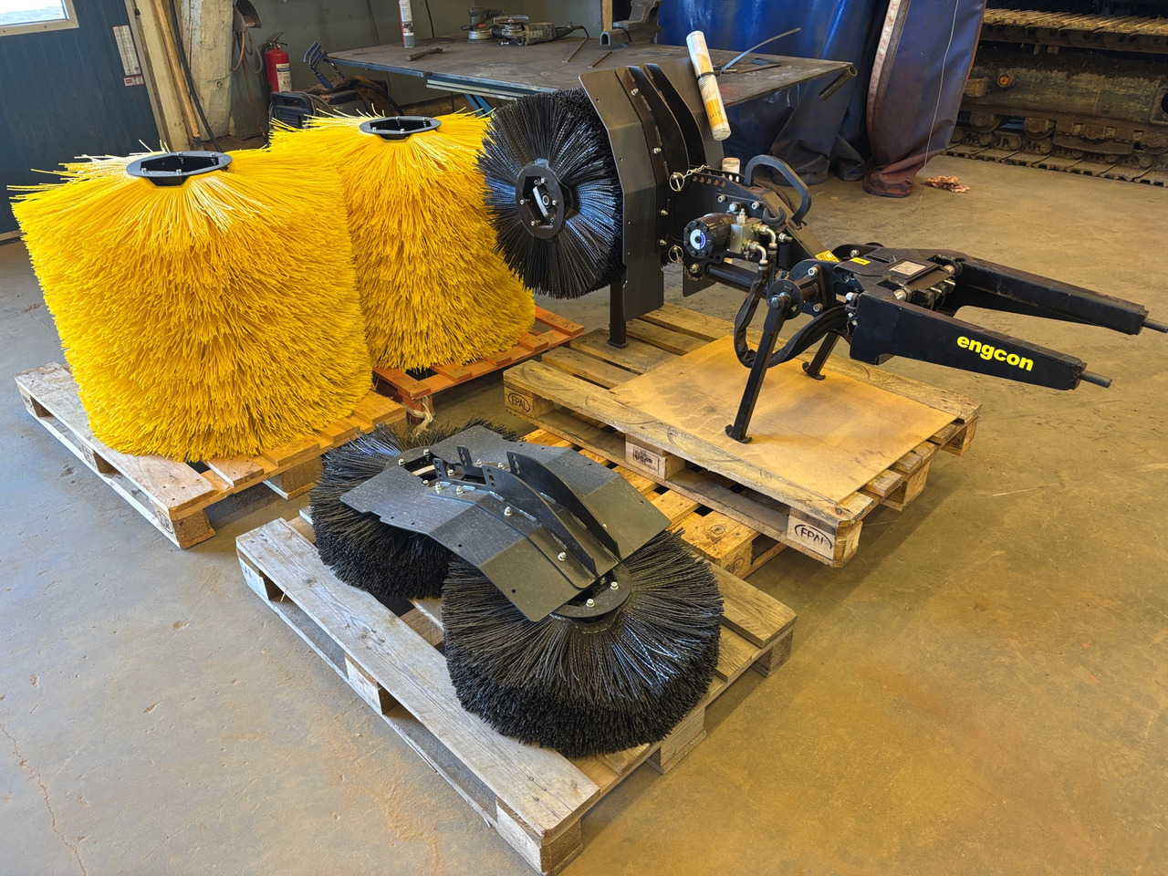 Engcon Sweeper-SWD60 - Brosse: photos 1 Engcon Sweeper-SWD60 - Brosse: photos 1