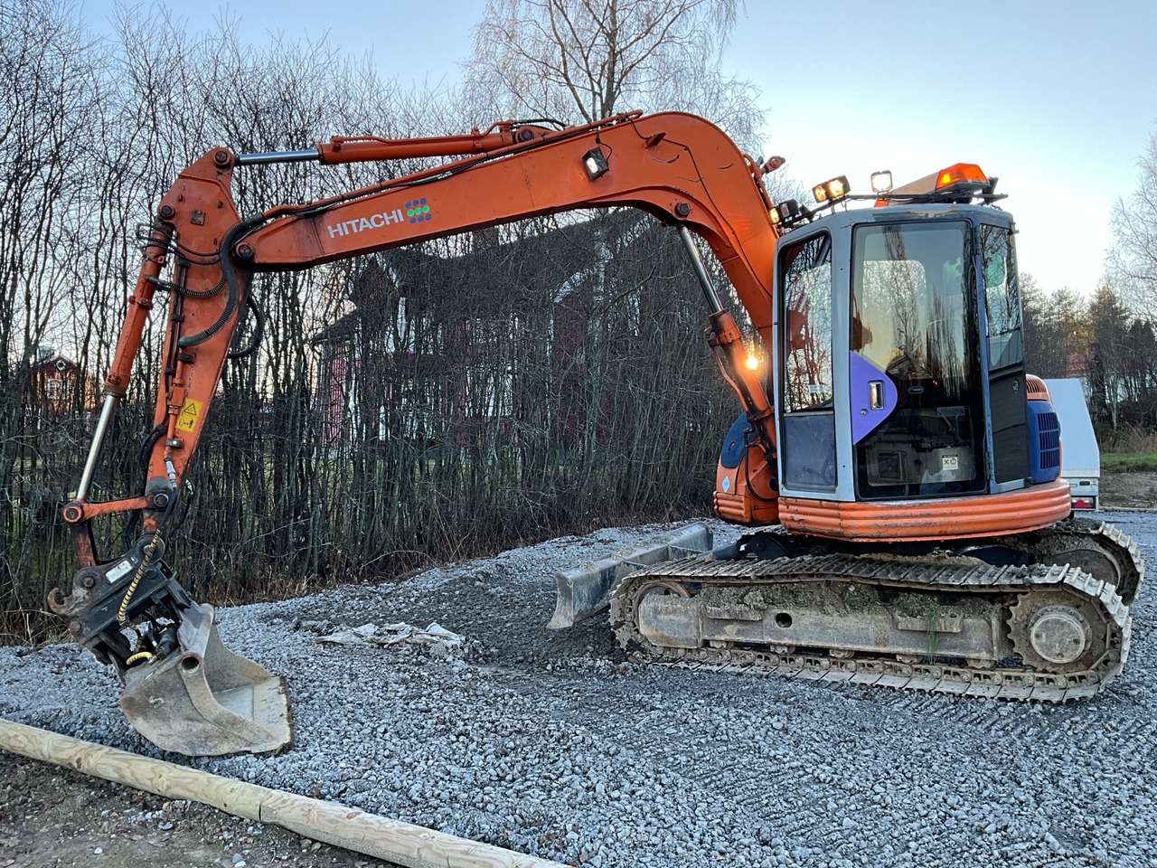 Hitachi EX75UR-3 - Pelle: photos 1 Hitachi EX75UR-3 - Pelle: photos 1