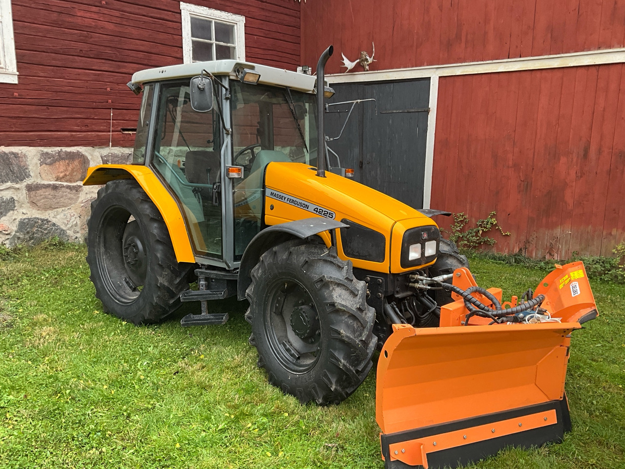 Massey Ferguson 4225 - Tracteur agricole: photos 1 Massey Ferguson 4225 - Tracteur agricole: photos 1