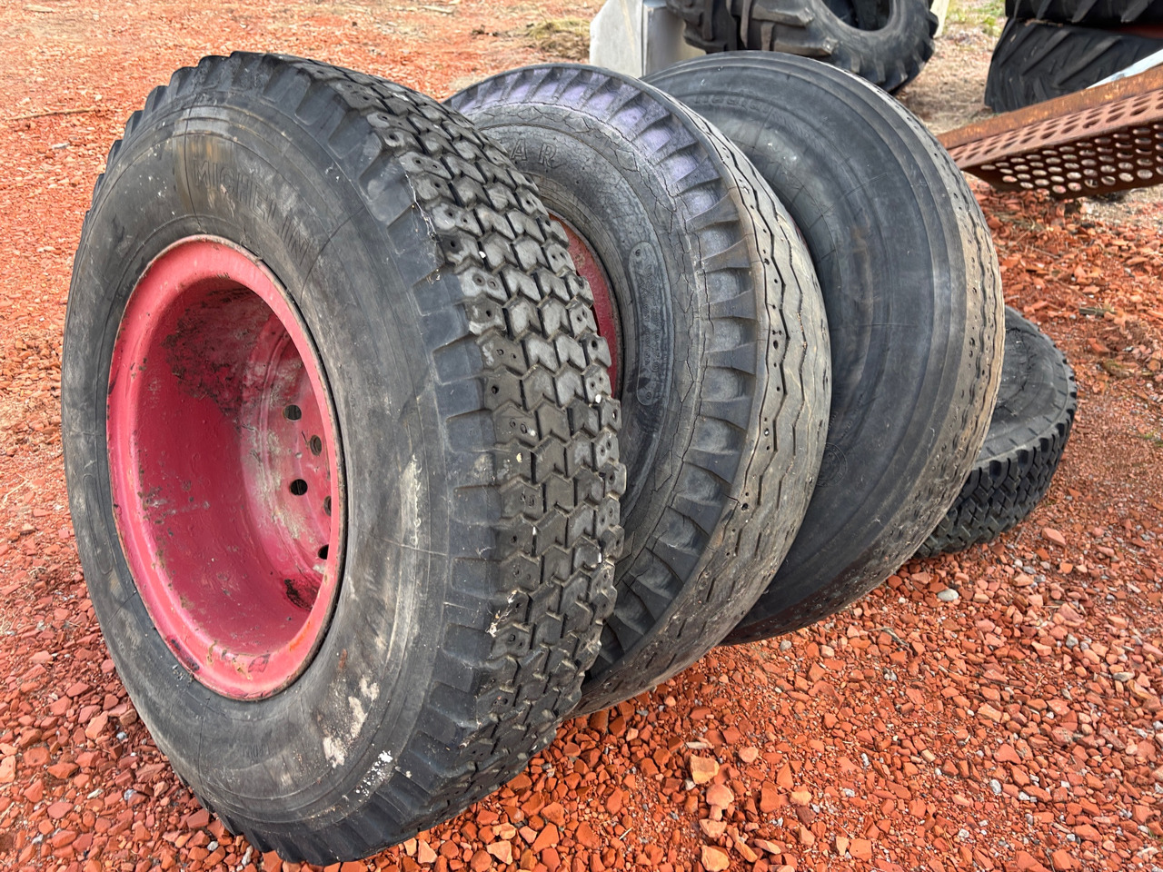 Michelin Goodyear - Pneu pour Camion: photos 1 Michelin Goodyear - Pneu pour Camion: photos 1