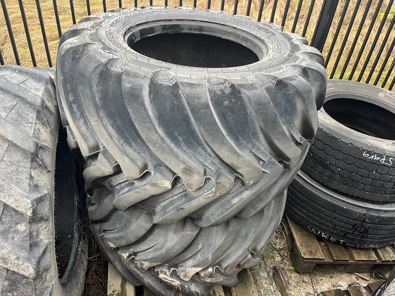 Nokian 650/45-22,5 - Pneu pour Engins de chantier: photos 1 Nokian 650/45-22,5 - Pneu pour Engins de chantier: photos 1