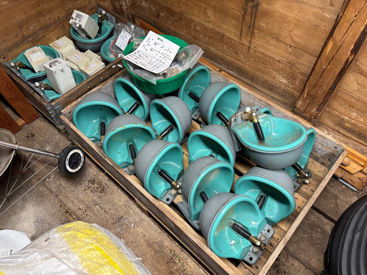 Suevia - Matériel d'élevage: photos 1 Suevia - Matériel d'élevage: photos 1