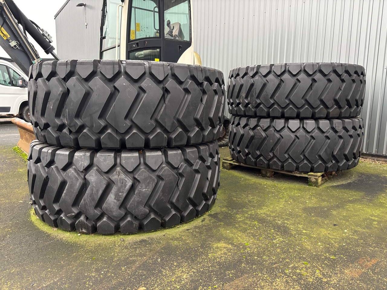 Triangle TB 516 - Pneu pour Engins de chantier: photos 1 Triangle TB 516 - Pneu pour Engins de chantier: photos 1