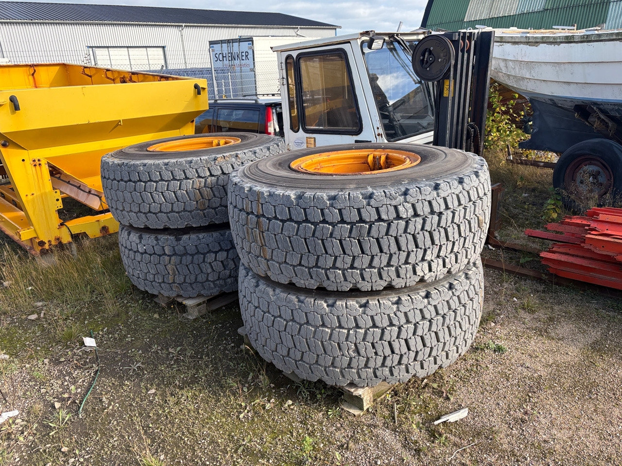 Volvo L70 H - Pneu pour Engins de chantier: photos 1 Volvo L70 H - Pneu pour Engins de chantier: photos 1