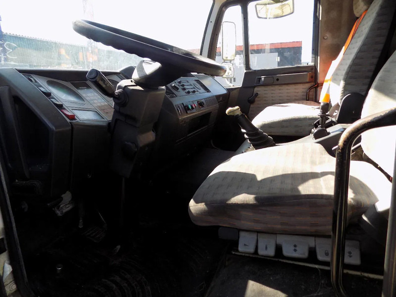 MAN 8.136 MAN 8.163 koel vrieswagen met laadklep - Camion frigorifique: photos 5 MAN 8.136 MAN 8.163 koel vrieswagen met laadklep - Camion frigorifique: photos 5