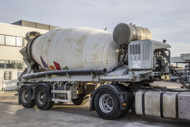 DE BUF BETON MIXER/MALAXEUR/MISCHER 10m3+MOTOR/MOTEUR - Semi-remorque malaxeur: photos 2 DE BUF BETON MIXER/MALAXEUR/MISCHER 10m3+MOTOR/MOTEUR - Semi-remorque malaxeur: photos 2