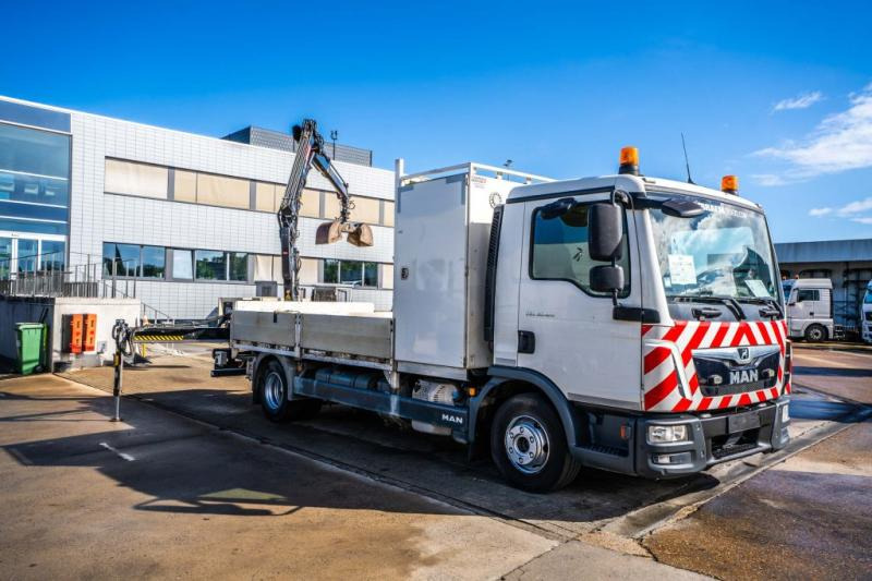 MAN TGL 12.190 BL + HIAB 055 D-1 HIDUO - Camion plateau, Camion grue: photos 2 MAN TGL 12.190 BL + HIAB 055 D-1 HIDUO - Camion plateau, Camion grue: photos 2