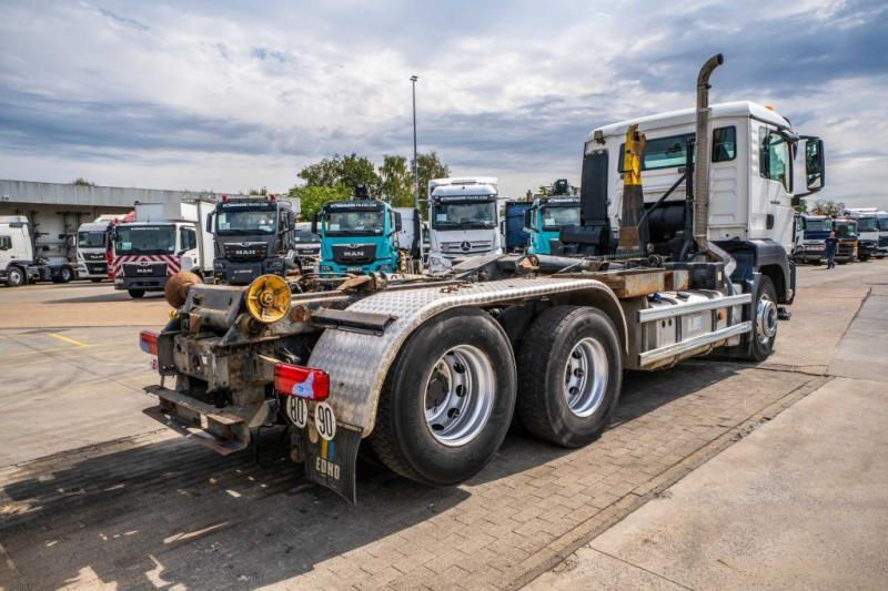 MAN TGS 28.360 BL+INTARDER+10 Pneus/tires - Camion ampliroll: photos 4 MAN TGS 28.360 BL+INTARDER+10 Pneus/tires - Camion ampliroll: photos 4
