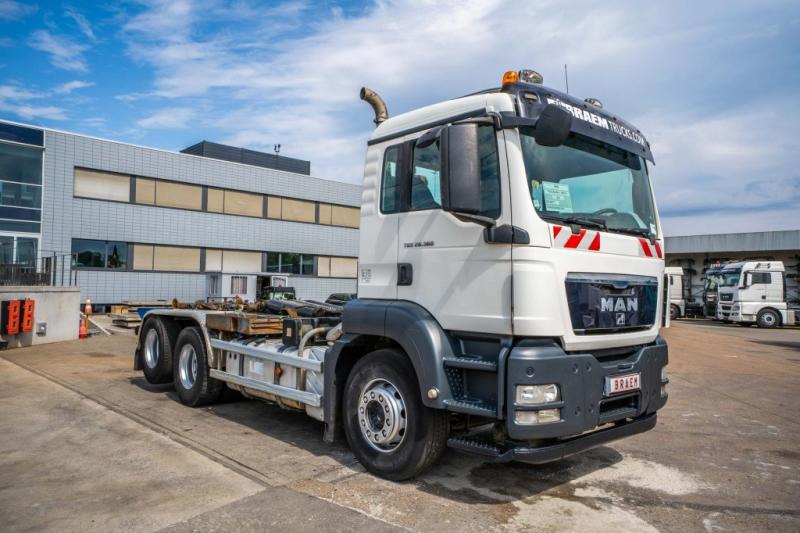 MAN TGS 28.360 BL+INTARDER+10 Pneus/tires - Camion ampliroll: photos 2 MAN TGS 28.360 BL+INTARDER+10 Pneus/tires - Camion ampliroll: photos 2