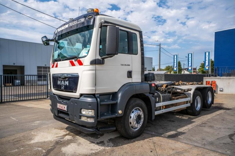 MAN TGS 28.360 BL+INTARDER+10 Pneus/tires - Camion ampliroll: photos 1 MAN TGS 28.360 BL+INTARDER+10 Pneus/tires - Camion ampliroll: photos 1