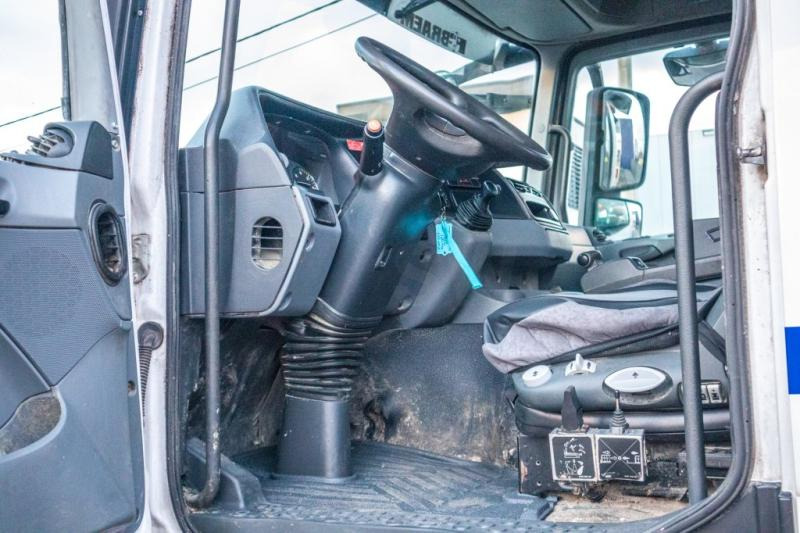Photo d'intérieur 1: Camion ampliroll Mercedes ACTROS 2646 L-MP3