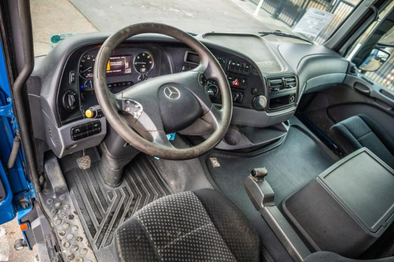 Photo d'intérieur 2: Camion benne Mercedes ACTROS 3241 K-MP3-8X4
