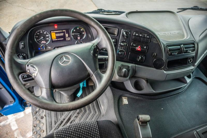 Photo d'intérieur 1: Camion benne Mercedes ACTROS 3241 K-MP3-8X4