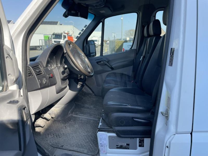 Mercedes SPRINTER 516 CDI - 64 558 KM - Utilitaire plateau: photos 5 Mercedes SPRINTER 516 CDI - 64 558 KM - Utilitaire plateau: photos 5