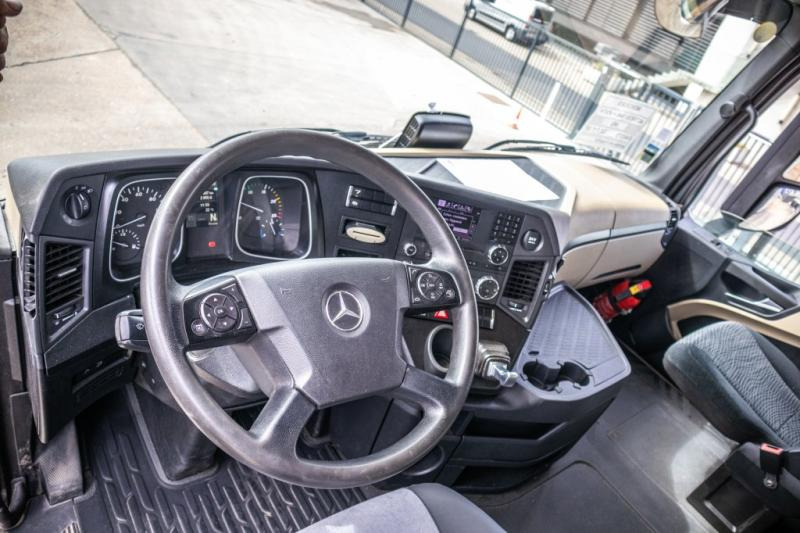 Photo d'intérieur 1: Tracteur routier Mercedes ACTROS 1845 LS+VOITH