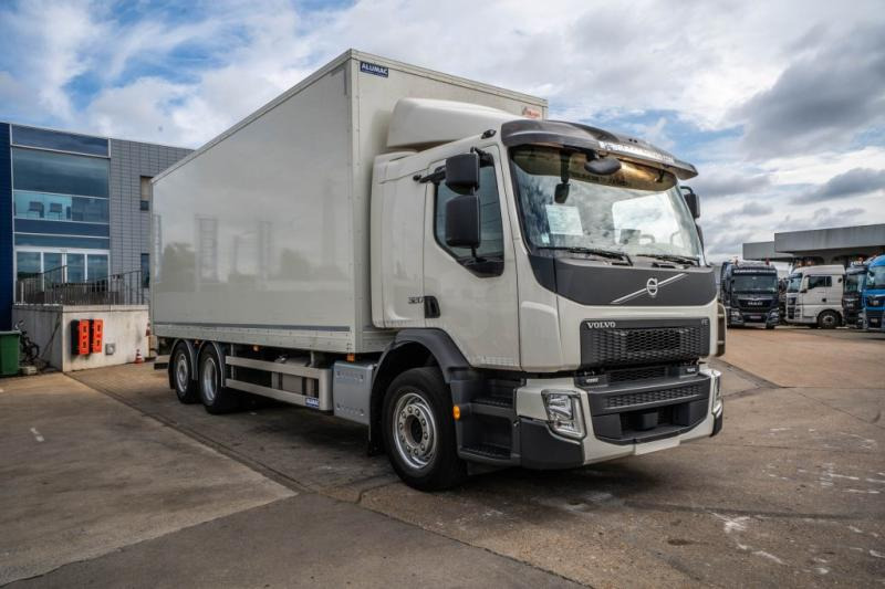Volvo FE 320 -6X2 +DHOLLANDIA 2.5T- 194.400 KM - Camion fourgon: photos 2 Volvo FE 320 -6X2 +DHOLLANDIA 2.5T- 194.400 KM - Camion fourgon: photos 2