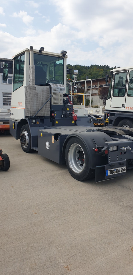 MAFI T230 - Tracteur portuaire: photos 3 MAFI T230 - Tracteur portuaire: photos 3