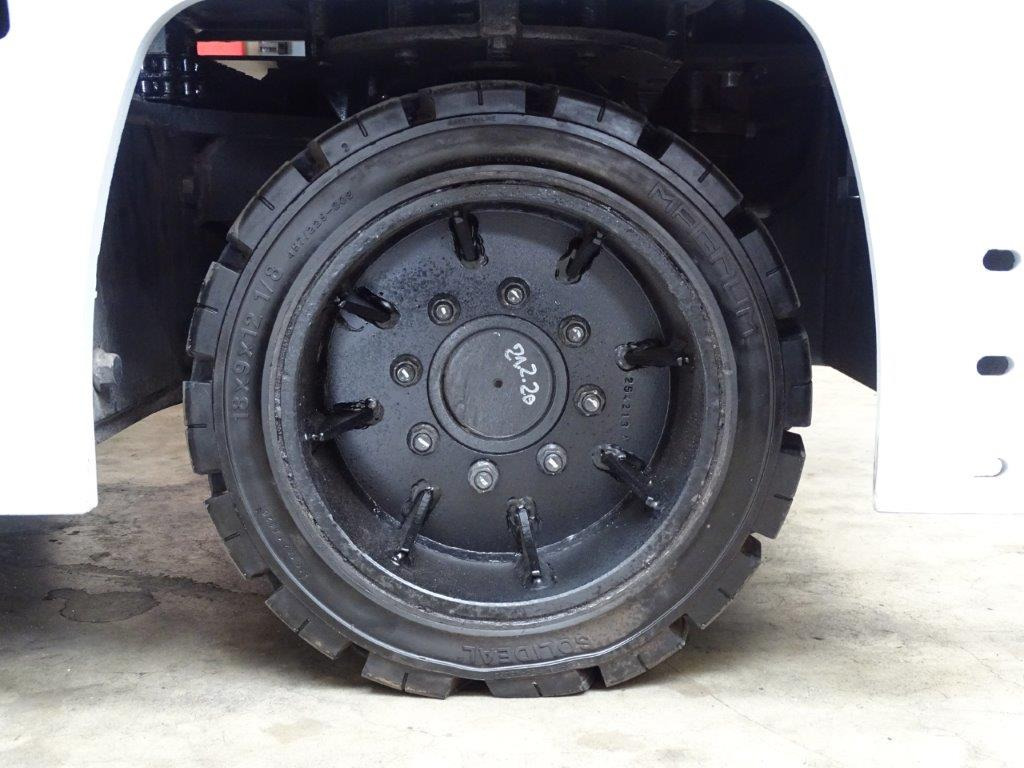 Hubtex MQ45 - TRIPLEX - Chariot multidirectionnel: photos 2 Hubtex MQ45 - TRIPLEX - Chariot multidirectionnel: photos 2