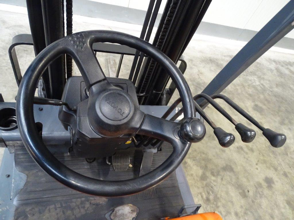 Toyota FBESF12 - Chariot élévateur électrique: photos 4 Toyota FBESF12 - Chariot élévateur électrique: photos 4