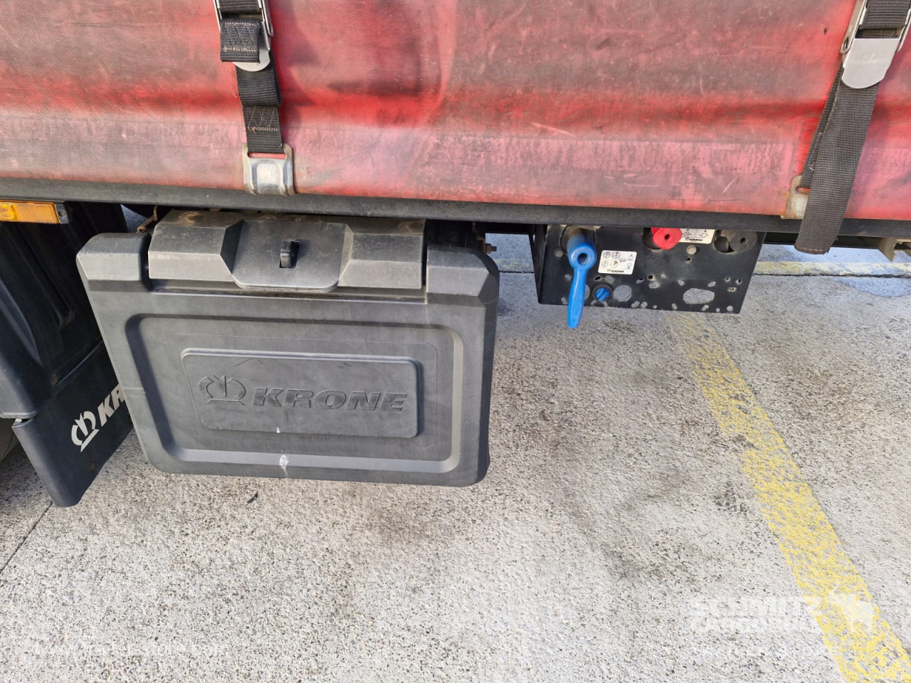 KRONE Curtainsider Mega - Semi-remorque rideaux coulissants: photos 3 KRONE Curtainsider Mega - Semi-remorque rideaux coulissants: photos 3