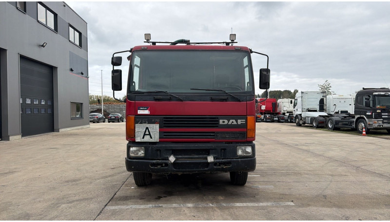 DAF 75 ATI 270 (10500 L / MANUAL PUMP / MANUAL GEARBOX / STEEL SUSP. / LAMES / POMPE MANUELLE) - Camion hydrocureur: photos 3 DAF 75 ATI 270 (10500 L / MANUAL PUMP / MANUAL GEARBOX / STEEL SUSP. / LAMES / POMPE MANUELLE) - Camion hydrocureur: photos 3