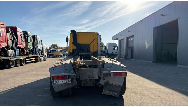 DAF CF 85.360 (BOITE MANUELLE / MANUAL GEARBOX / BIG HUB / GRAND PONT / LAMES / 8X4) - Châssis cabine: photos 5 DAF CF 85.360 (BOITE MANUELLE / MANUAL GEARBOX / BIG HUB / GRAND PONT / LAMES / 8X4) - Châssis cabine: photos 5