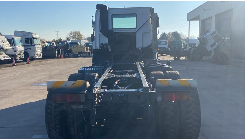 DAF CF 85.380 (EURO 3 / MANUAL GEARBOX / BOITE MANUELLE / BIG HUB / GRAND PONT / LAMES) - Châssis cabine: photos 5 DAF CF 85.380 (EURO 3 / MANUAL GEARBOX / BOITE MANUELLE / BIG HUB / GRAND PONT / LAMES) - Châssis cabine: photos 5