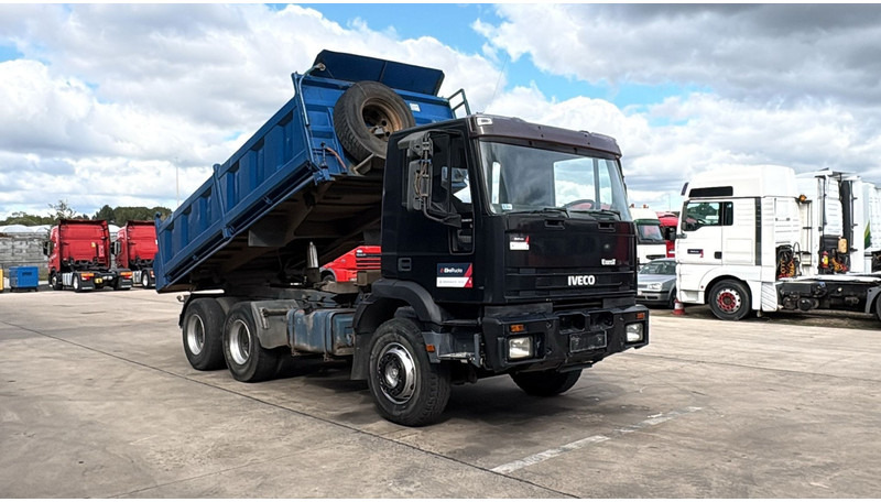 Iveco Eurotrakker 260 E 34 (POMPE MANUELLE / MANUAL PUMP / MANUAL GEARBOX / BOITE MANUELLE / LAMES) - Camion benne: photos 5 Iveco Eurotrakker 260 E 34 (POMPE MANUELLE / MANUAL PUMP / MANUAL GEARBOX / BOITE MANUELLE / LAMES) - Camion benne: photos 5